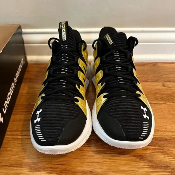New Under Armour Flow Breakthru 4 women repsonsive basketball shoe size 8.5 $125 - Picture 1 of 10